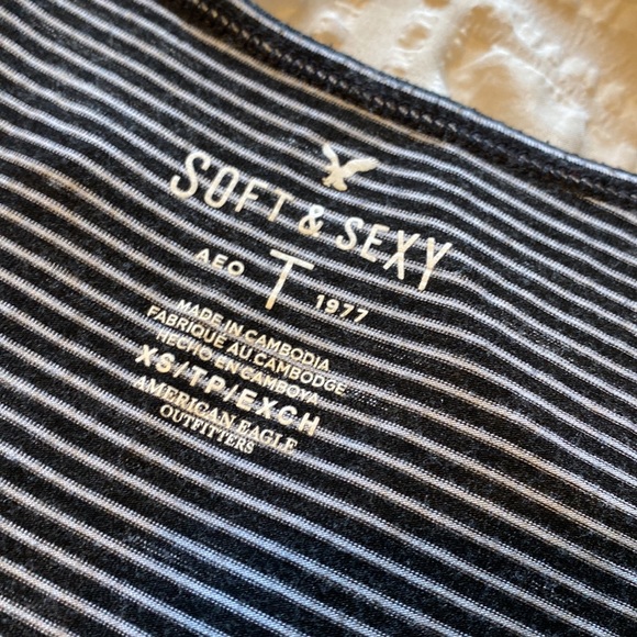 American Eagle Outfitters AEO VNeck Tee - Picture 3 of 3